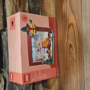 NWT Sealed Box Lego Christmas Picture Frame